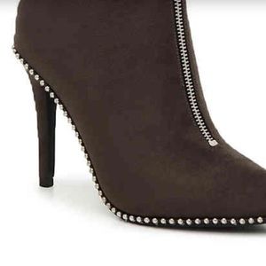 Meet your Posher, Pauline